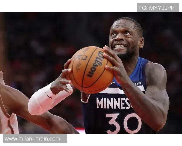 兰德尔半场表现稳定11投6中贡献14分4篮板1助攻1抢断 兰德尔半场表现稳定11投6中贡献14分4篮板1助攻1抢断