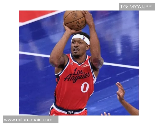 卢教练透露比尔首发位置仍待确定背部疼痛影响恢复进程