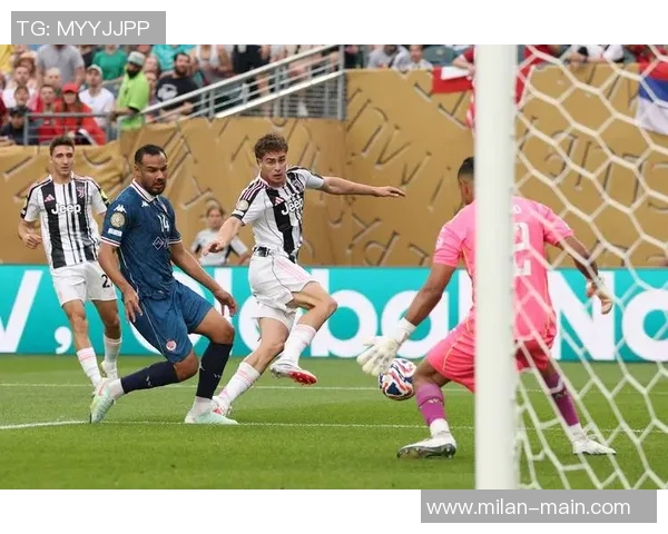 拉亚扑救布罗比近距离射门后失误队友提醒才稳住球权